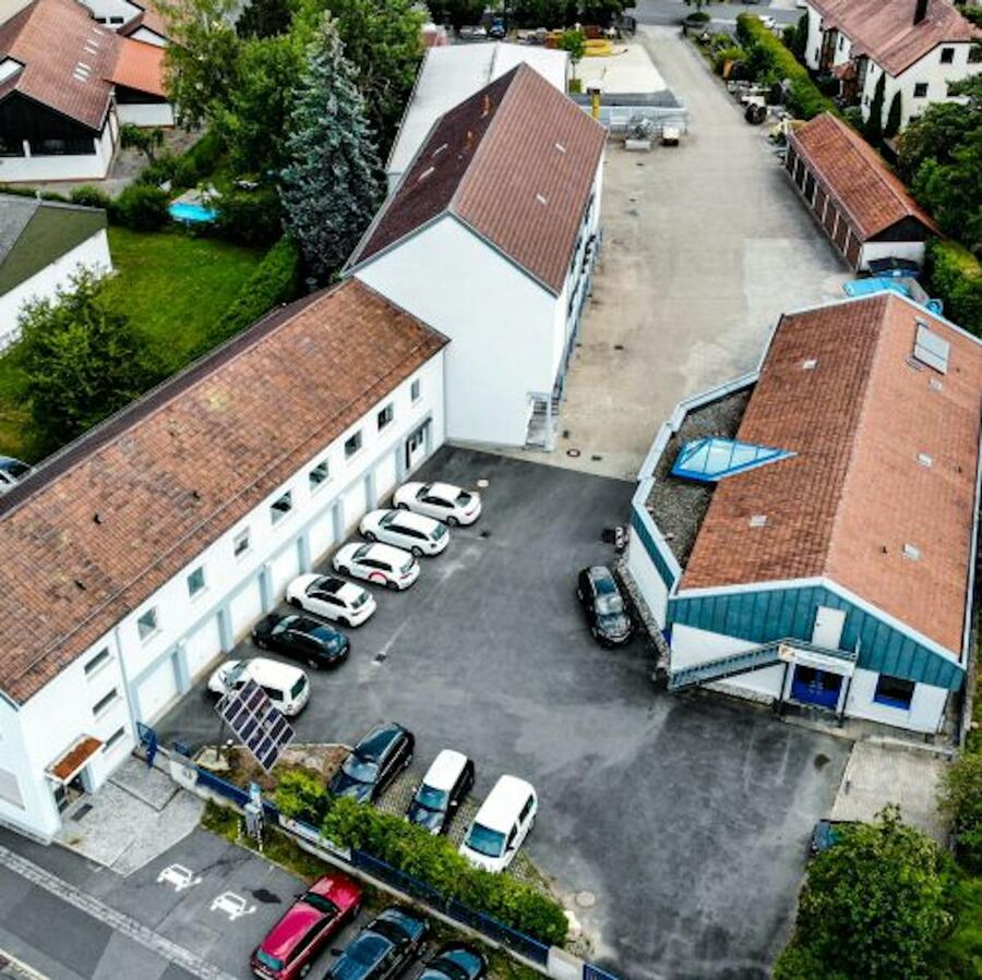 Luftaufnahme des Firmengeländes in Eckental